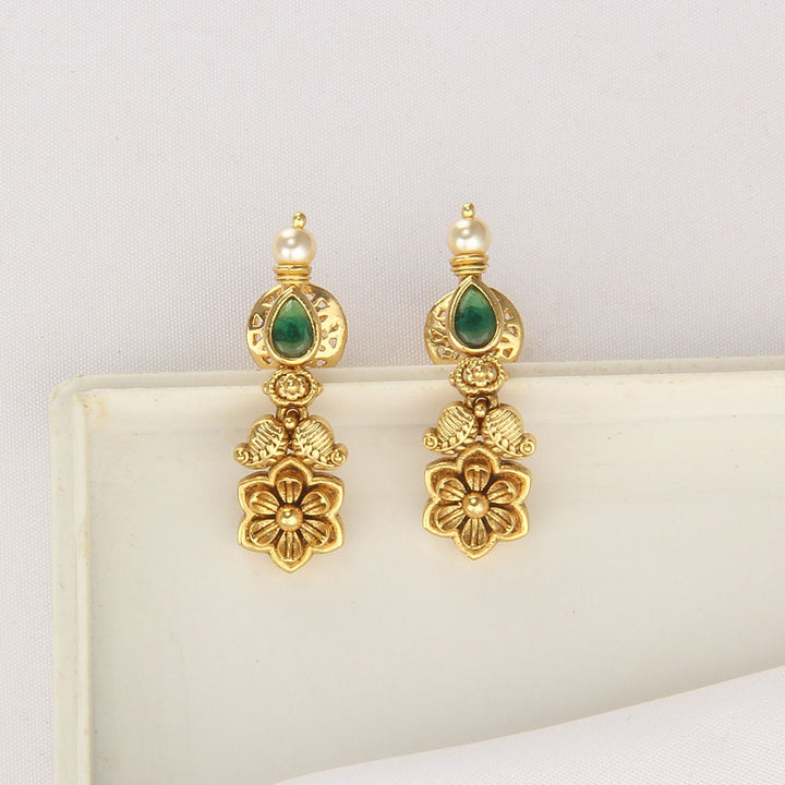 Nishka Nagas Short Necklace Set