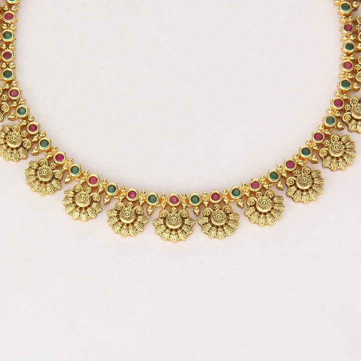 Trishya Nagas Short Necklace Set