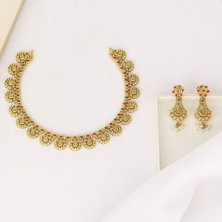 Trishya Nagas Short Necklace Set