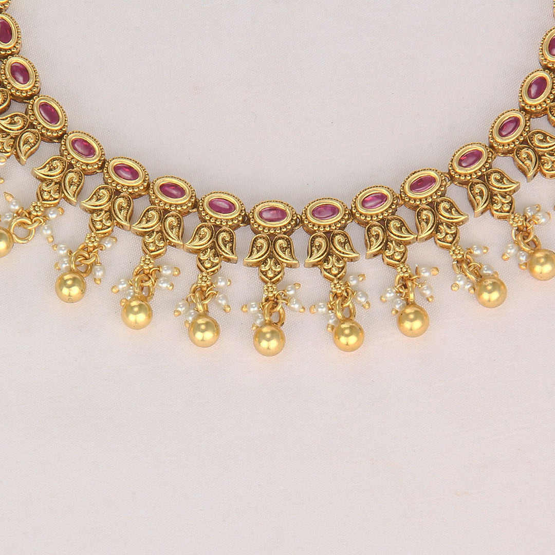 Henisha Nagas Short Necklace Set