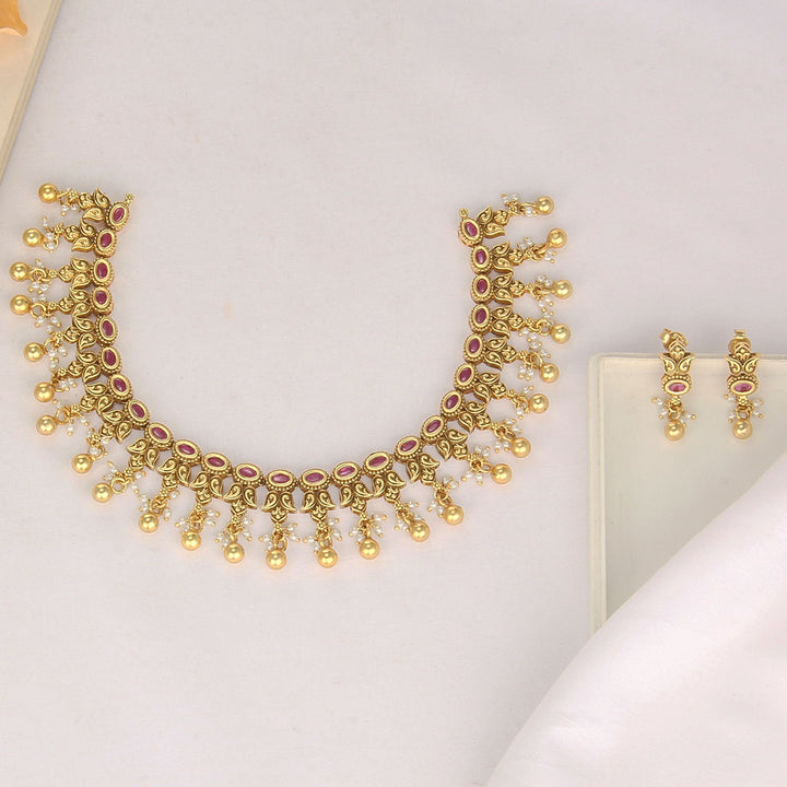 Henisha Nagas Short Necklace Set