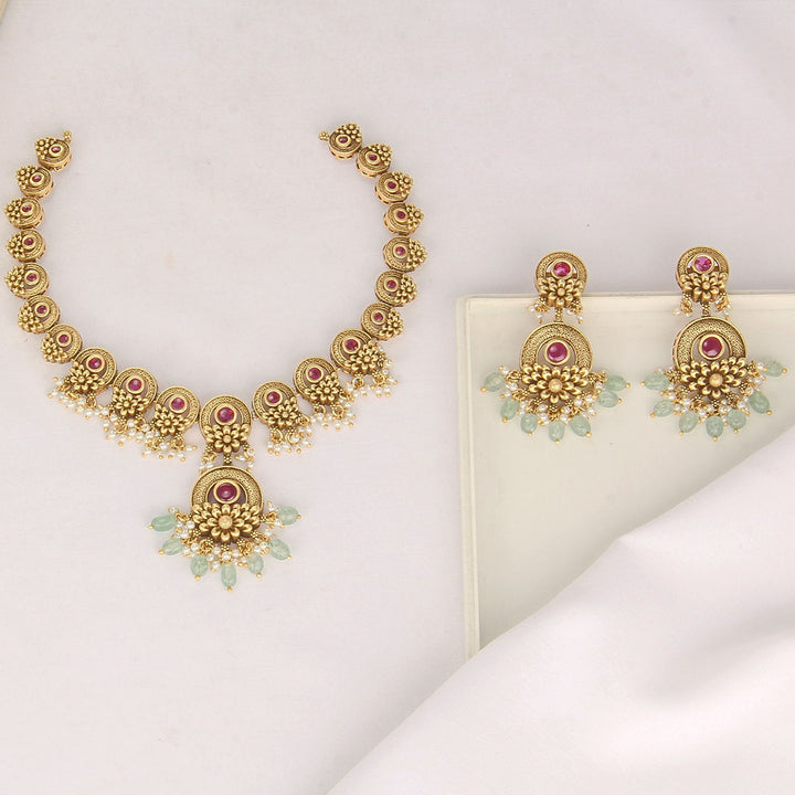 Maanvika Nagas Short Necklace Set