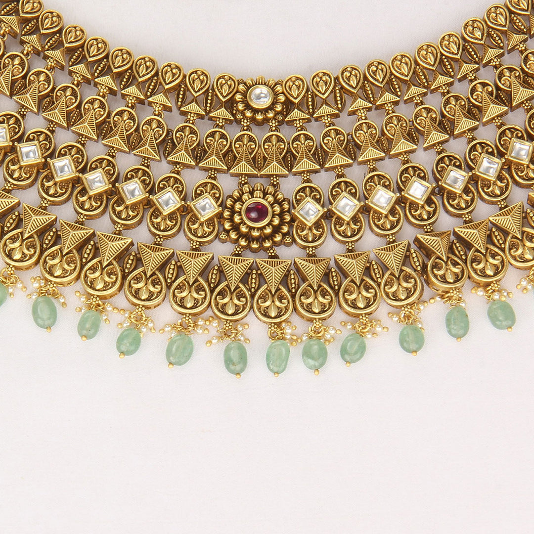 Grandeur Nagas Choker Necklace Set