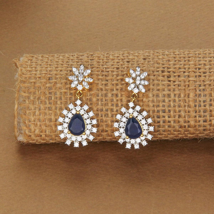 Attractive Avikam Short Necklace Set