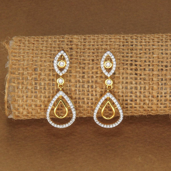 Chic & Trendy Avikam Short Necklace Set