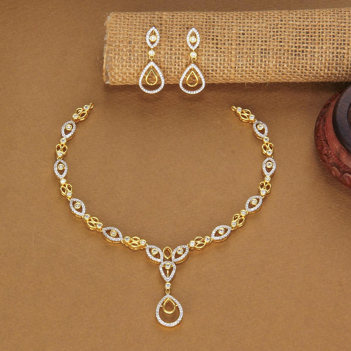 Chic & Trendy Avikam Short Necklace Set