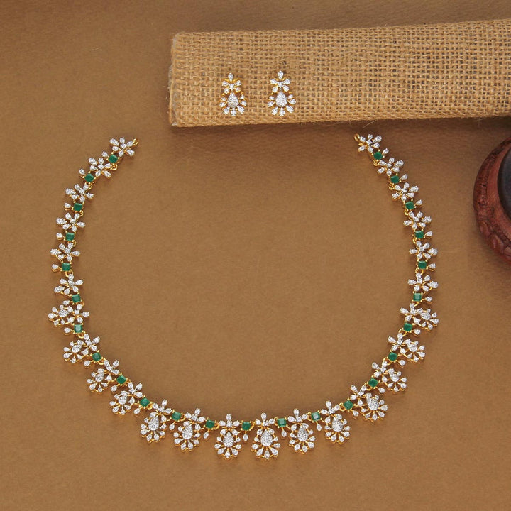 Chic & Fabulous Avikam Short Necklace Set