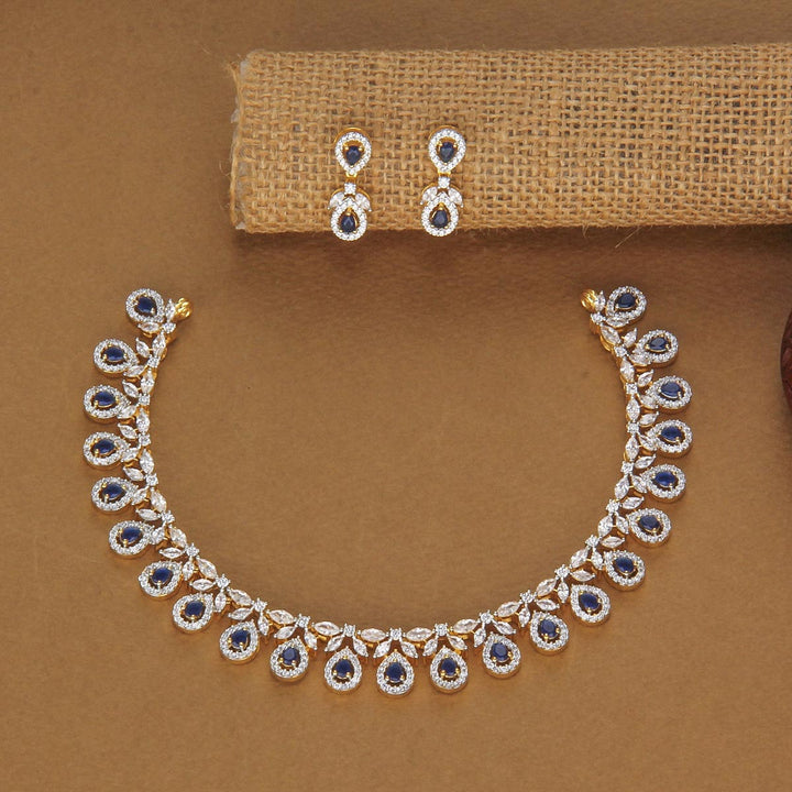 Attractive Avikam Short Necklace Set