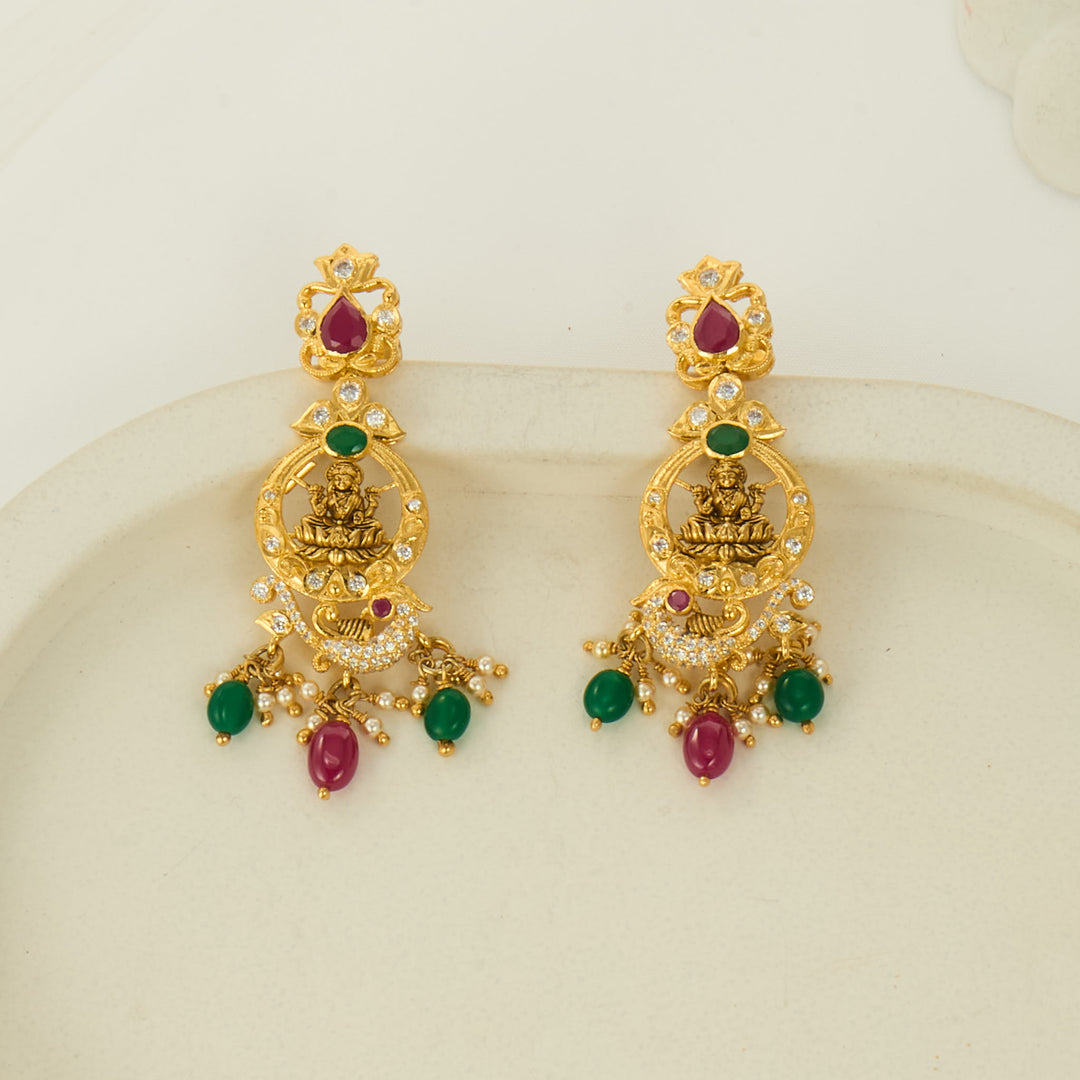 Dhriya Short Necklace Set