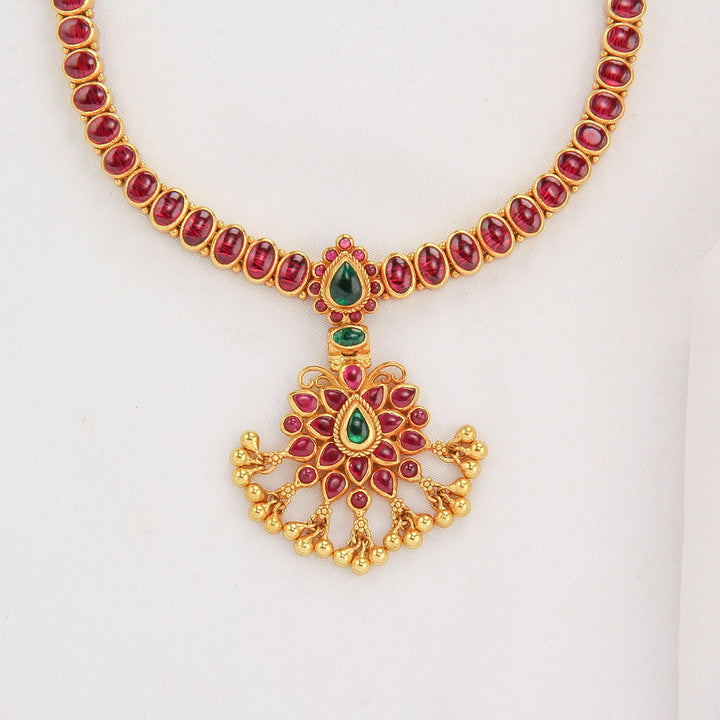 Amazing Red Stone Short Necklace