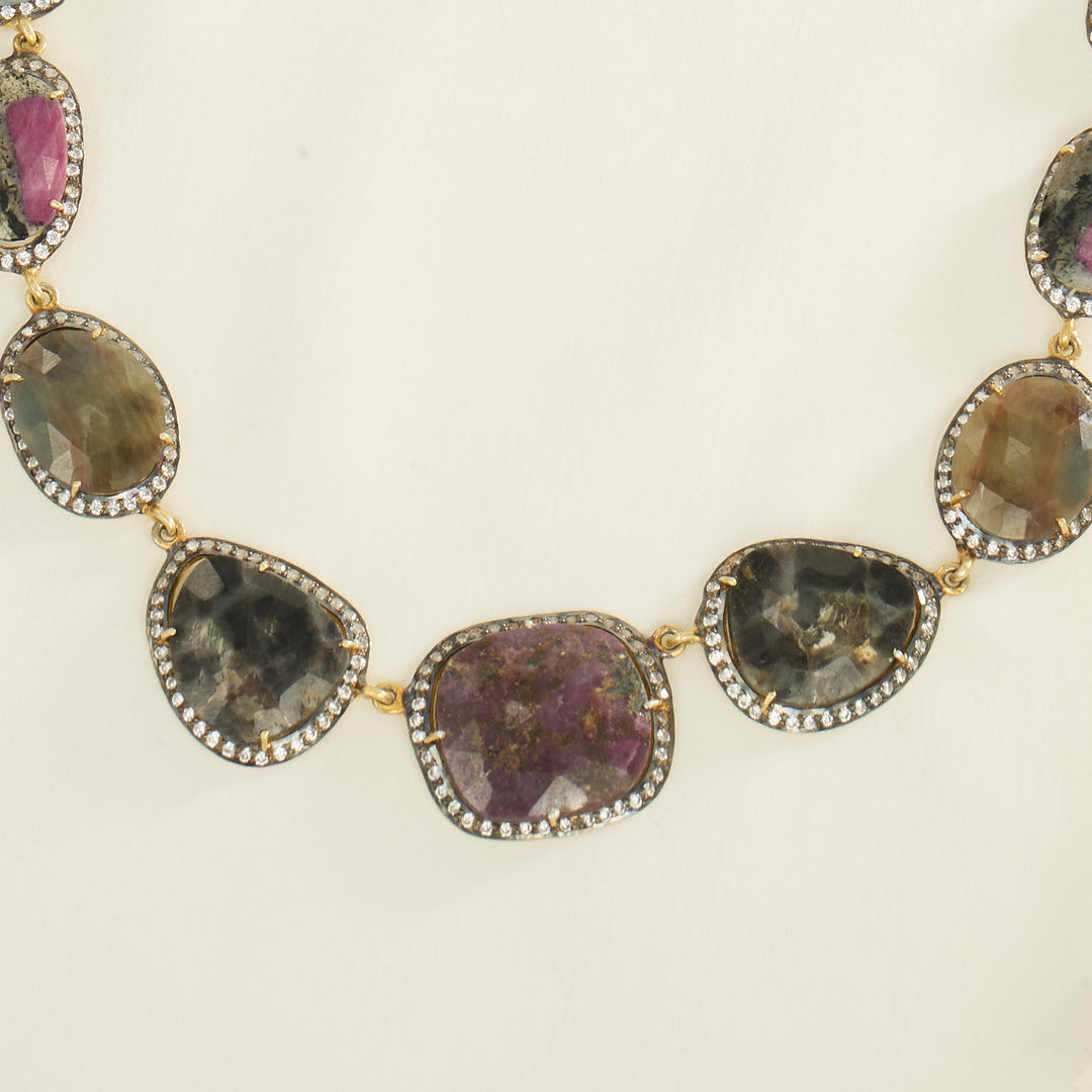 Chic & Trendy Short Necklace