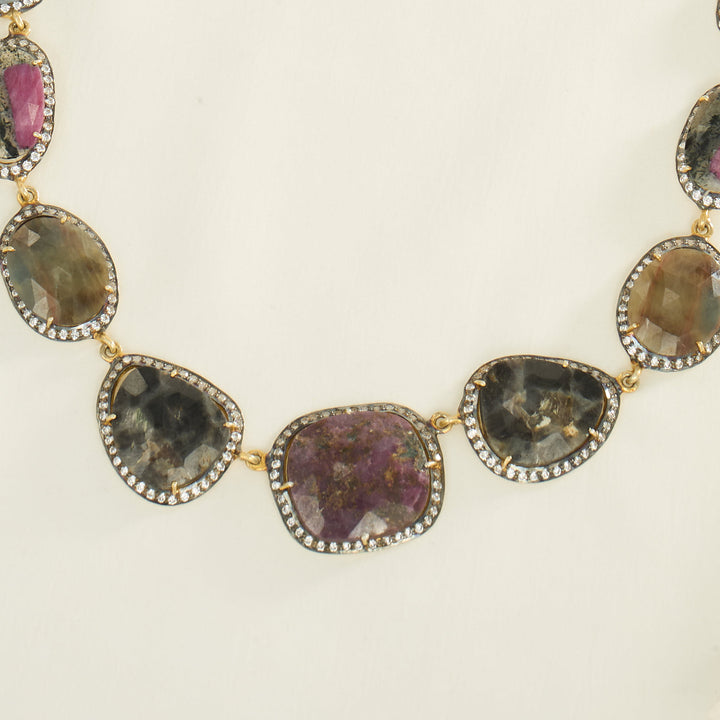 Chic & Trendy Short Necklace