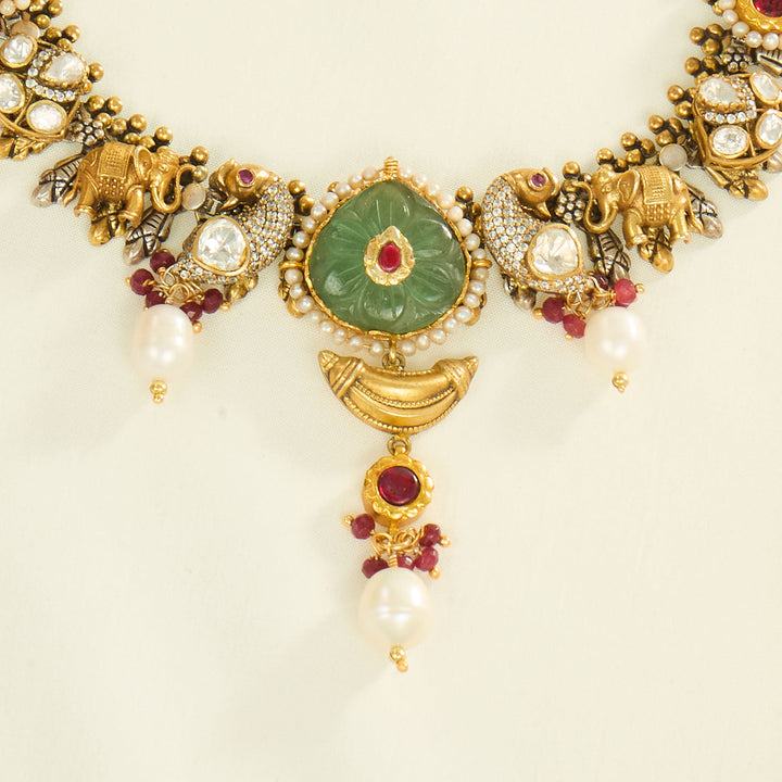 Luxurious Short Necklace Set