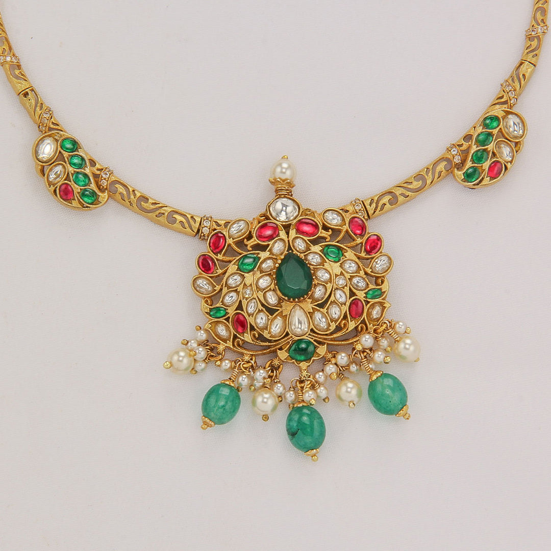 Aishvika Kundan Short Necklace