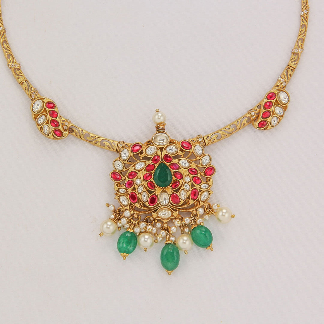 Aavisha Kundan Short Necklace