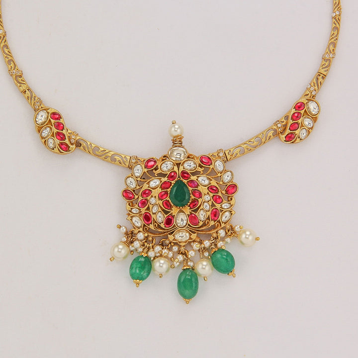 Aavisha Kundan Short Necklace