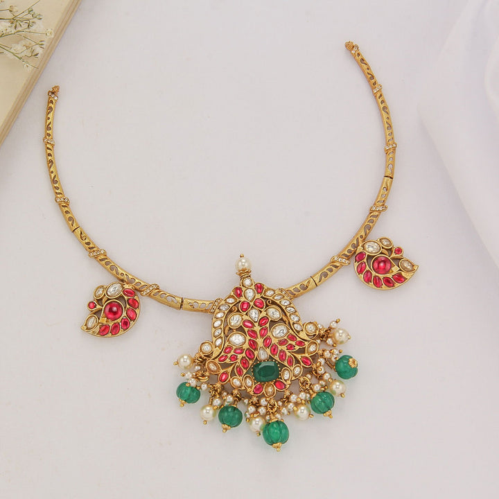 Ahaarya Kundan Short Necklace