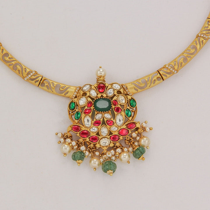 Ayaanika Kundan Short Necklace