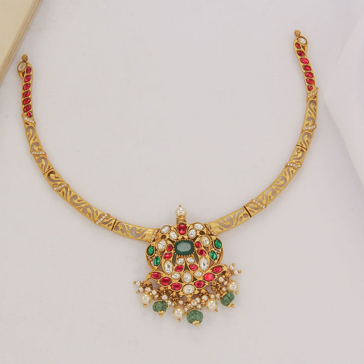 Ayaanika Kundan Short Necklace