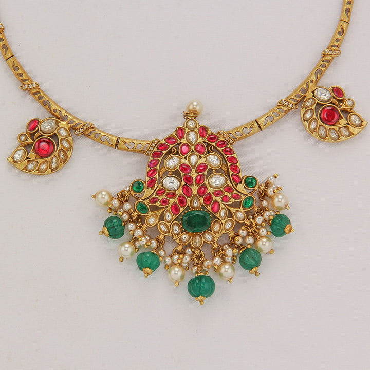 Devanshi Kundan Short Necklace