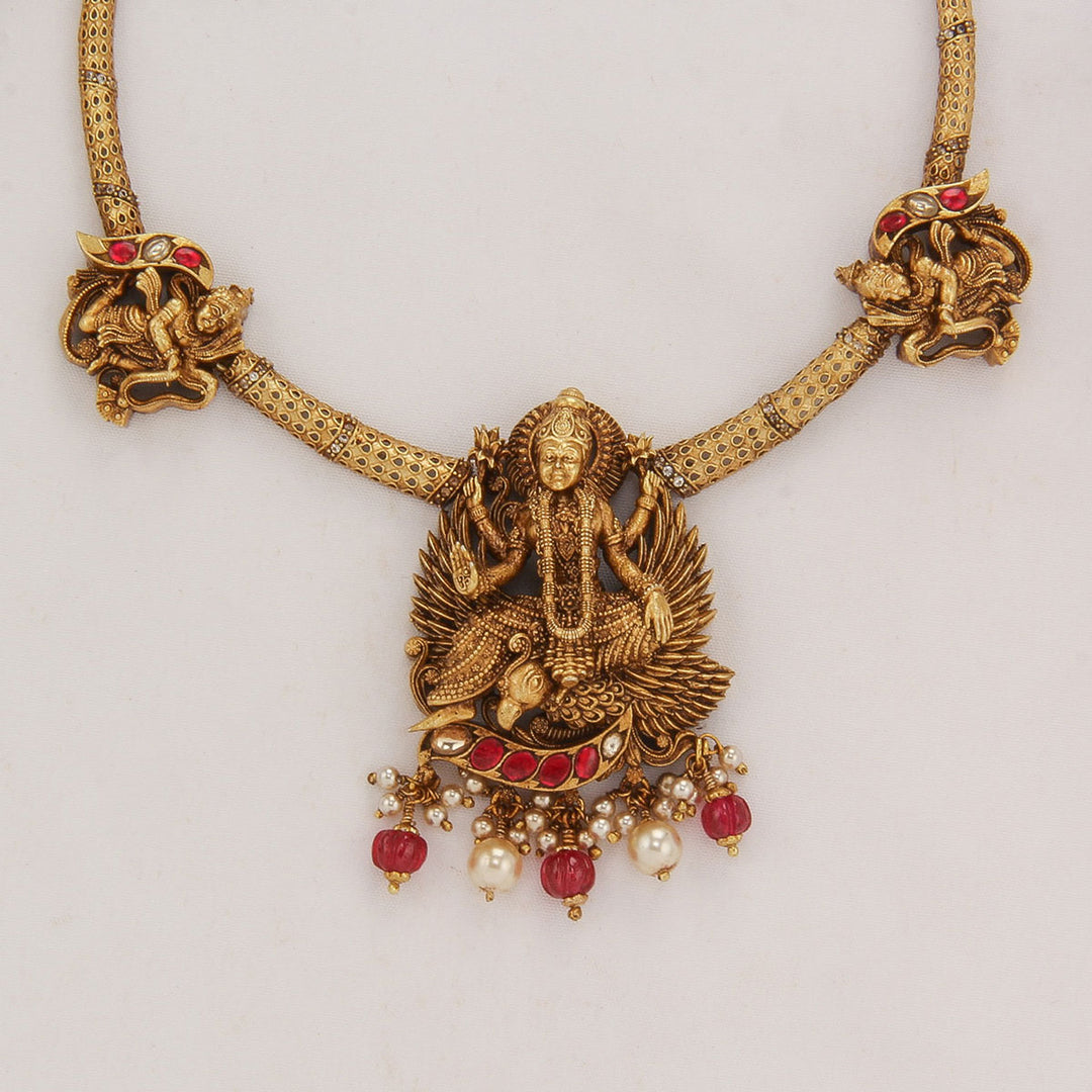 Divine Hasli Short Necklace