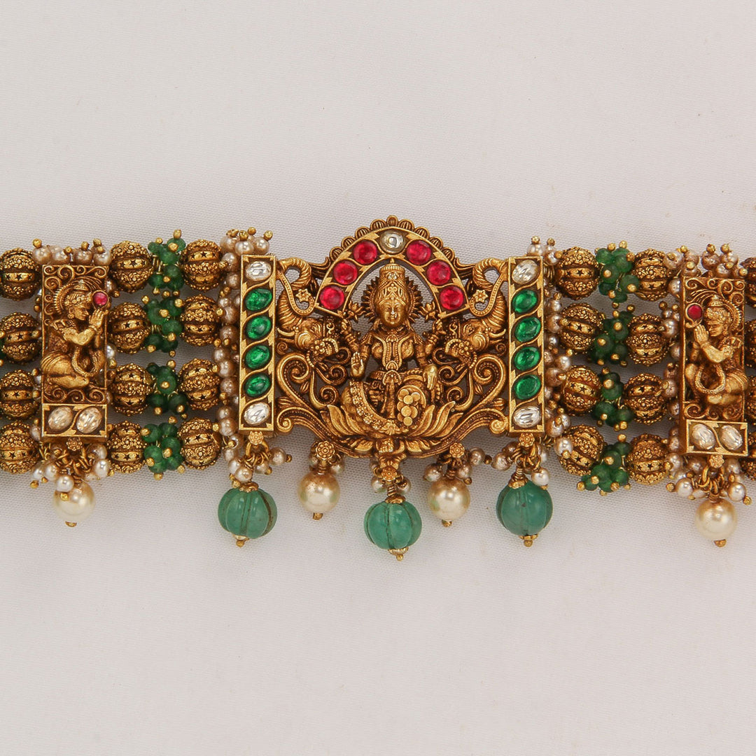 Hridika Nagas Choker
