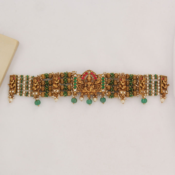 Hridika Nagas Choker