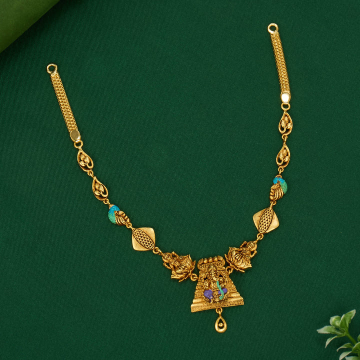 Elegant 3D Spl Short Necklace
