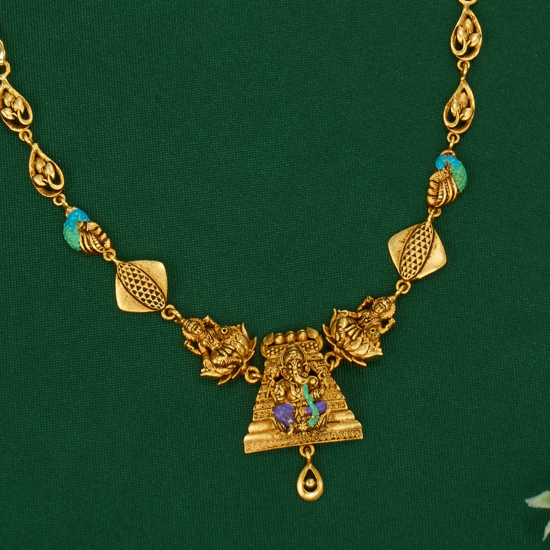 Elegant 3D Spl Short Necklace