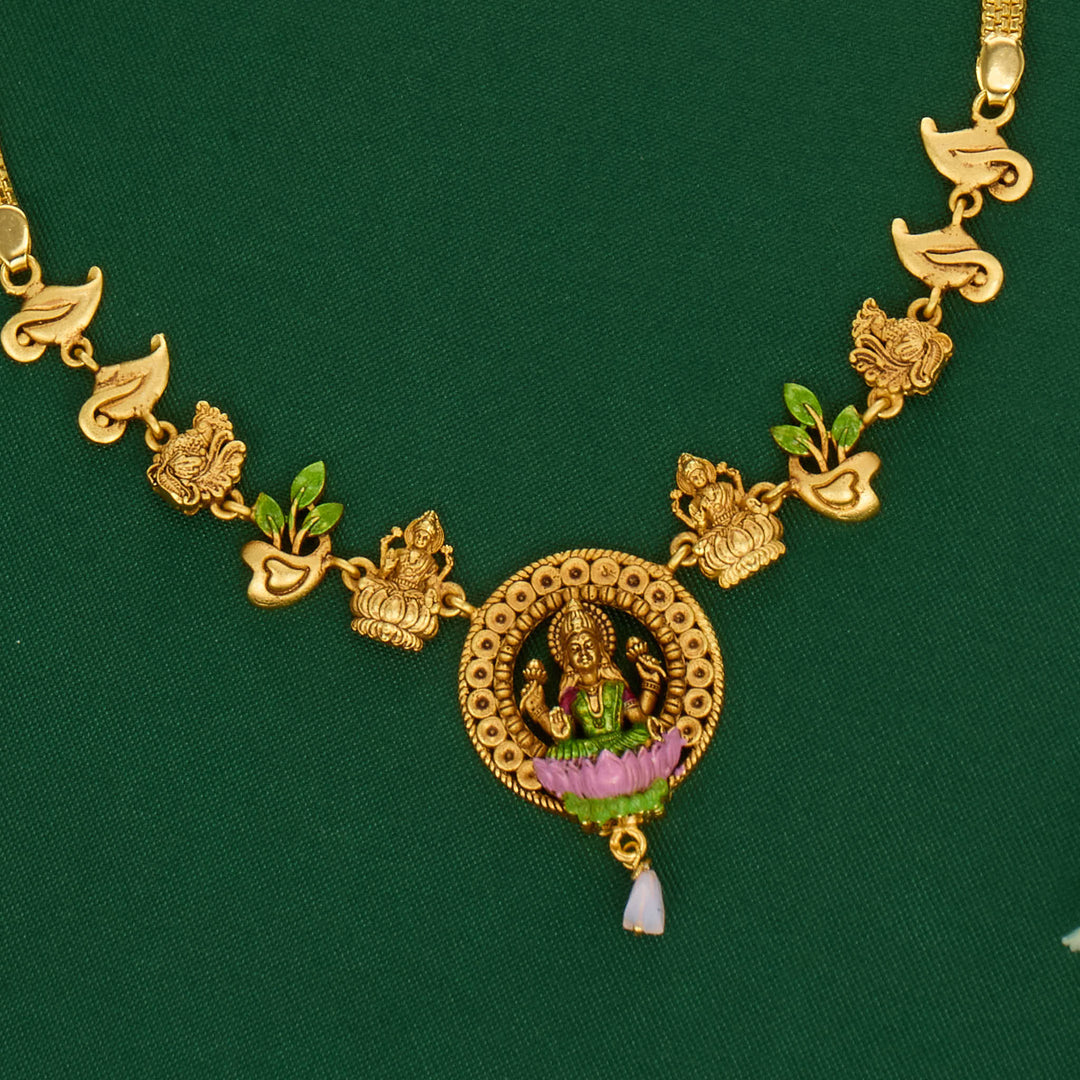 Fabulous 3D Spl Short Necklace