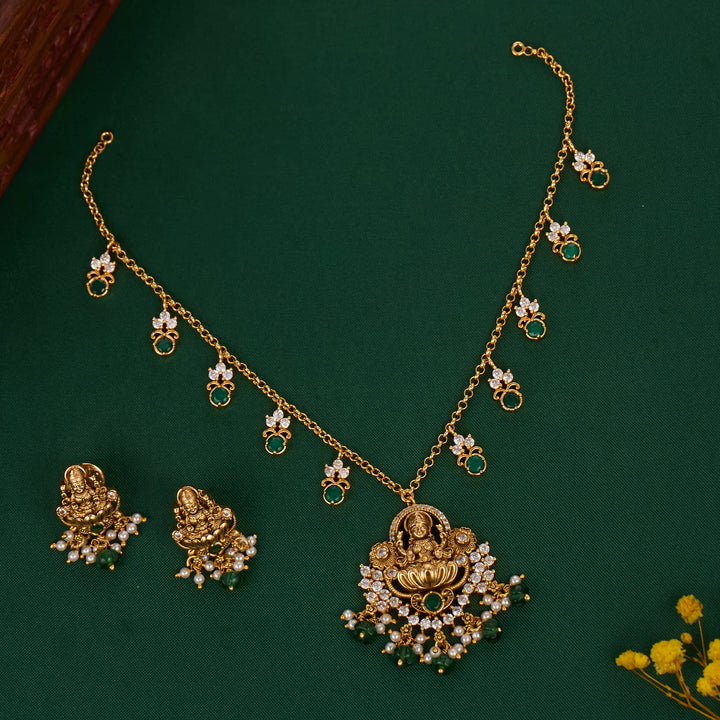 Attractive Nagas Short Necklace Set