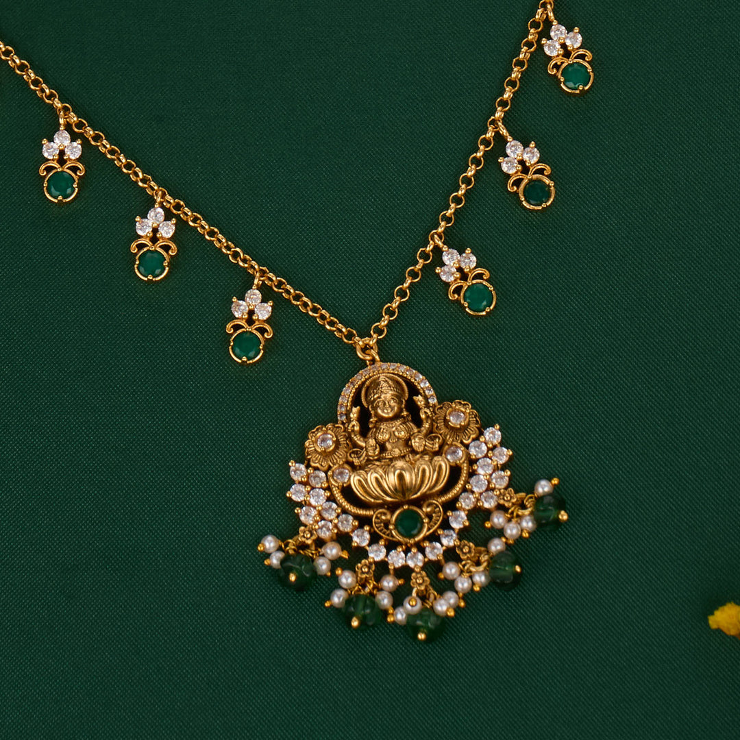 Attractive Nagas Short Necklace Set