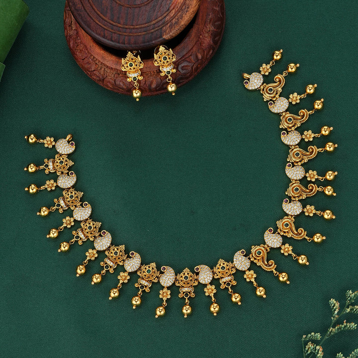 Stunning Short Necklace Set