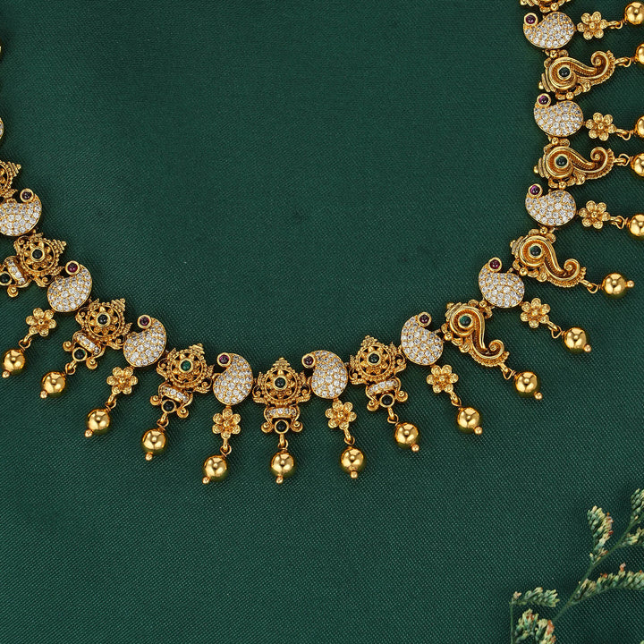 Stunning Short Necklace Set