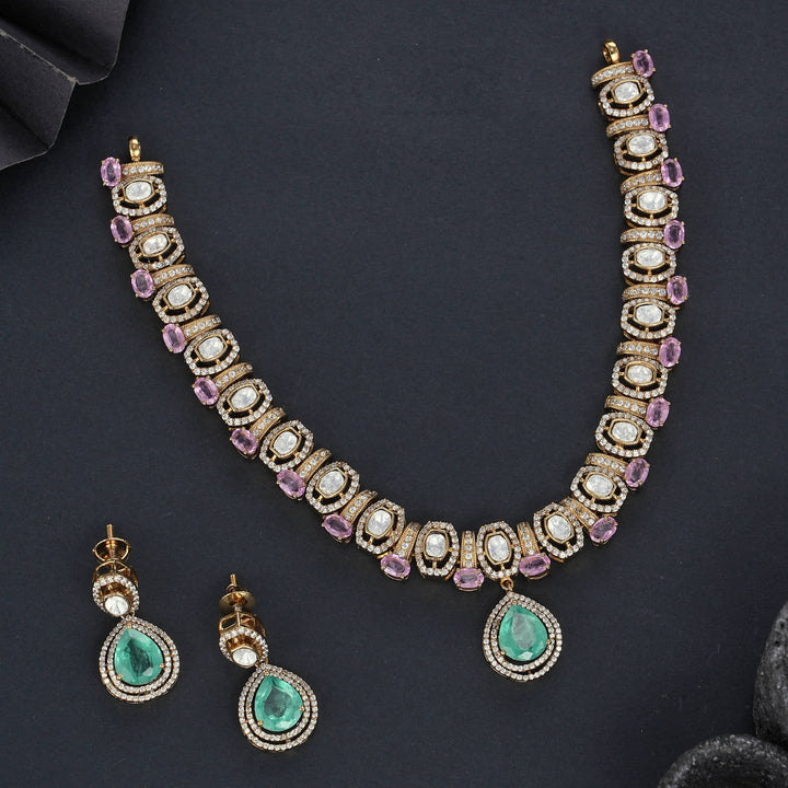 Trendy Glow Short Necklace Set