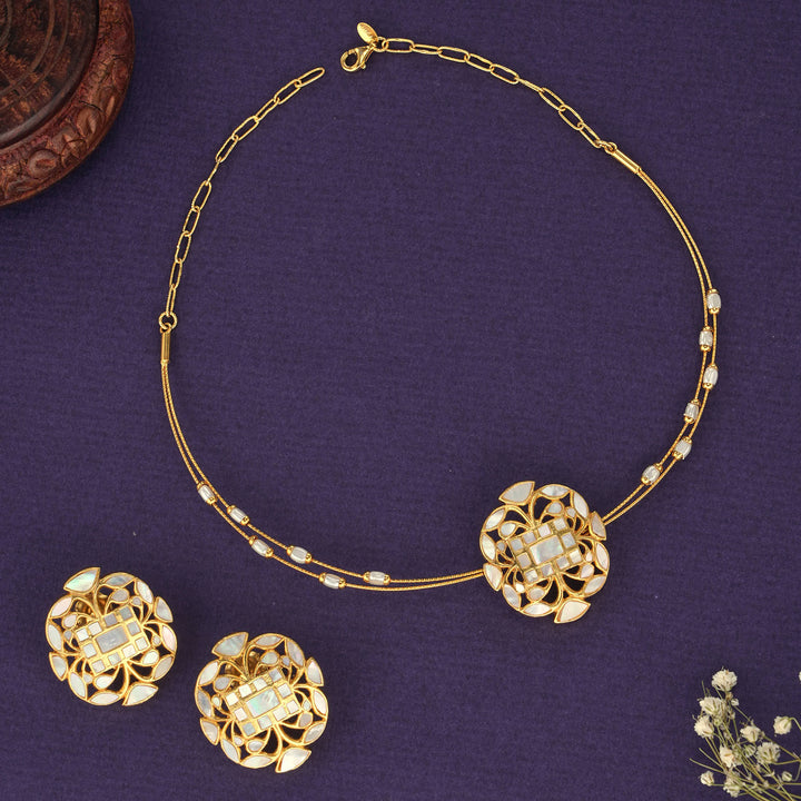 Pretty Look Short Necklace Set