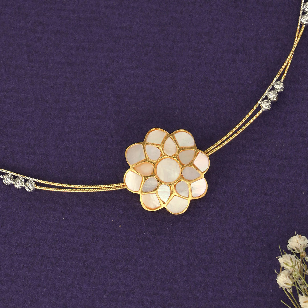 Alluring Short Necklace Set