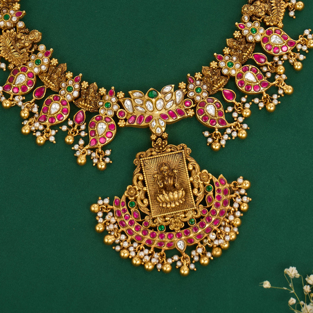 Grand Luxe Kundan Short Necklace
