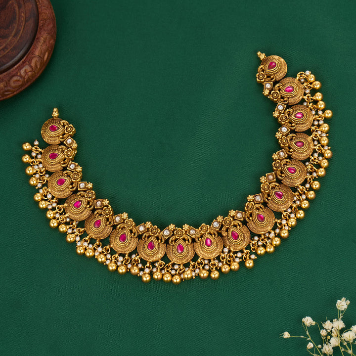 Alluring Kundan Short Necklace