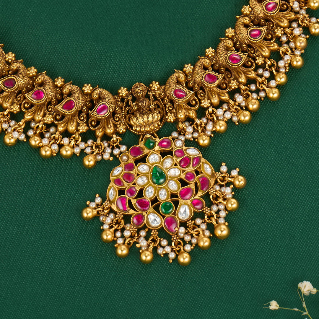 Sheshikha Kundan Short Necklace
