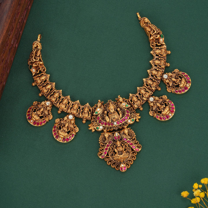 Amira 3D Spl Short Necklace