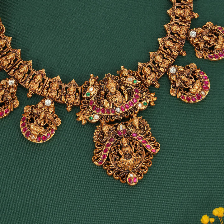 Amira 3D Spl Short Necklace
