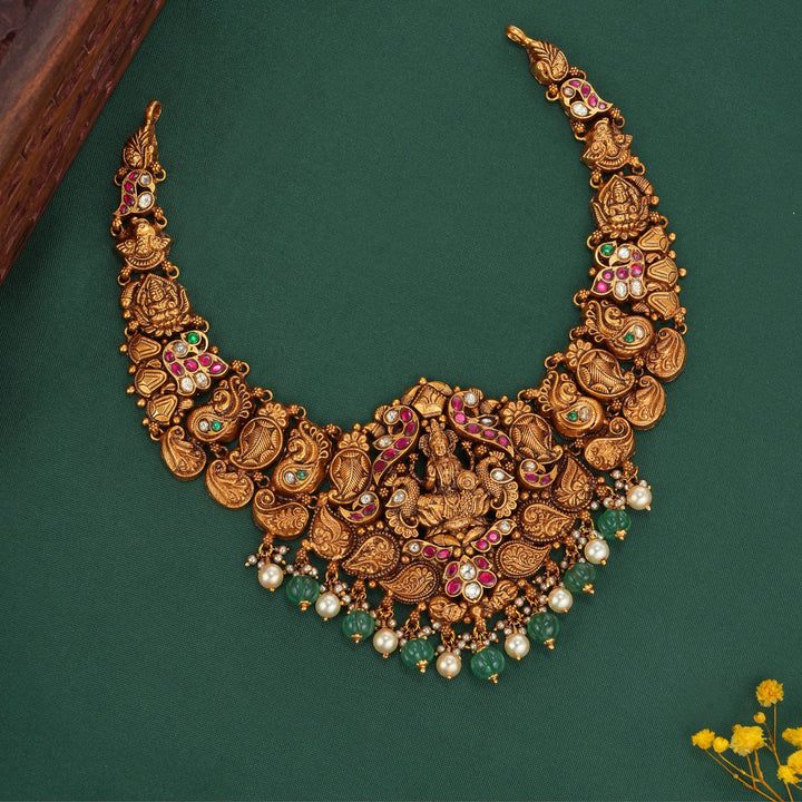 Mila 3D Spl Short Necklace
