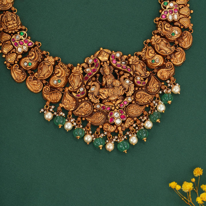 Mila 3D Spl Short Necklace
