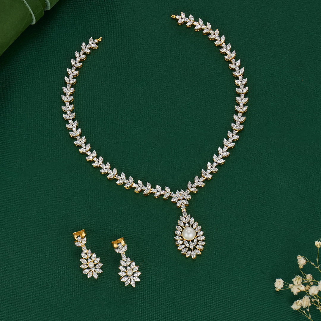 Pretty Look Short Necklace Set