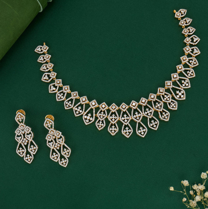 Stylish Avikam Short Necklace Set