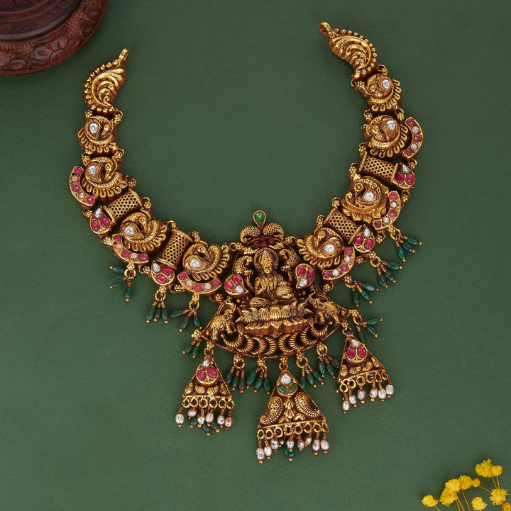 Attractive 3D Spl Short Necklace