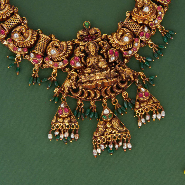 Attractive 3D Spl Short Necklace