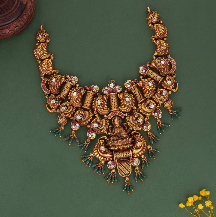 Elegant 3D Spl Short Necklace