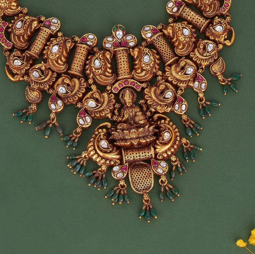 Elegant 3D Spl Short Necklace